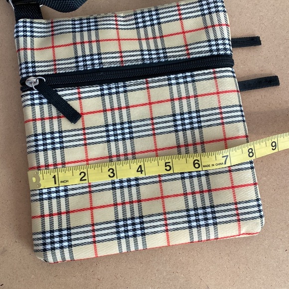 Plaid Crossbody Bag. Black Strap and zippers. 3 pockets on one side/1 on other - Picture 8 of 13